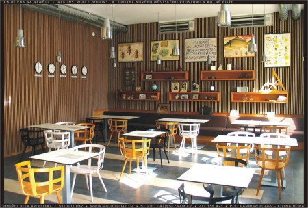 KUTNÁ HORA - KNIHOVNA NA NÁMĚTI | Montáž dlouho očekávaného akustického obkladu kavárnu vhodně zabydlela a zútulnila.